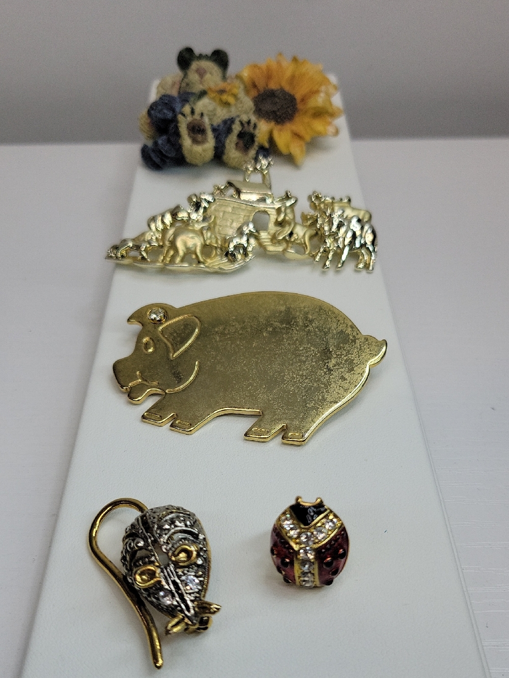 Animal Brooch Set